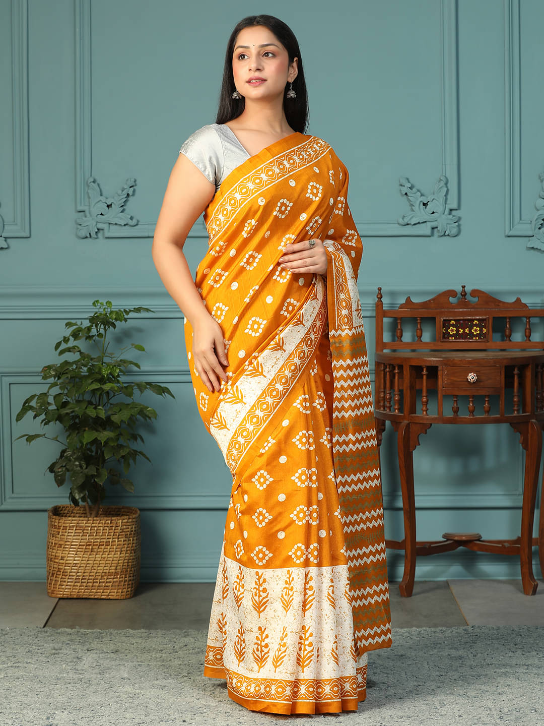     			Baloobi Cotton Blend Printed Banarasi saree With Unstitched Blouse Piece ( Yellow )