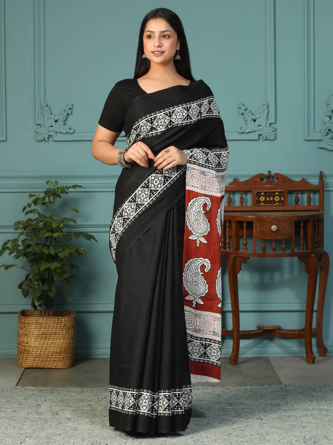     			Baloobi Cotton Blend Printed Banarasi saree With Unstitched Blouse Piece ( Black )