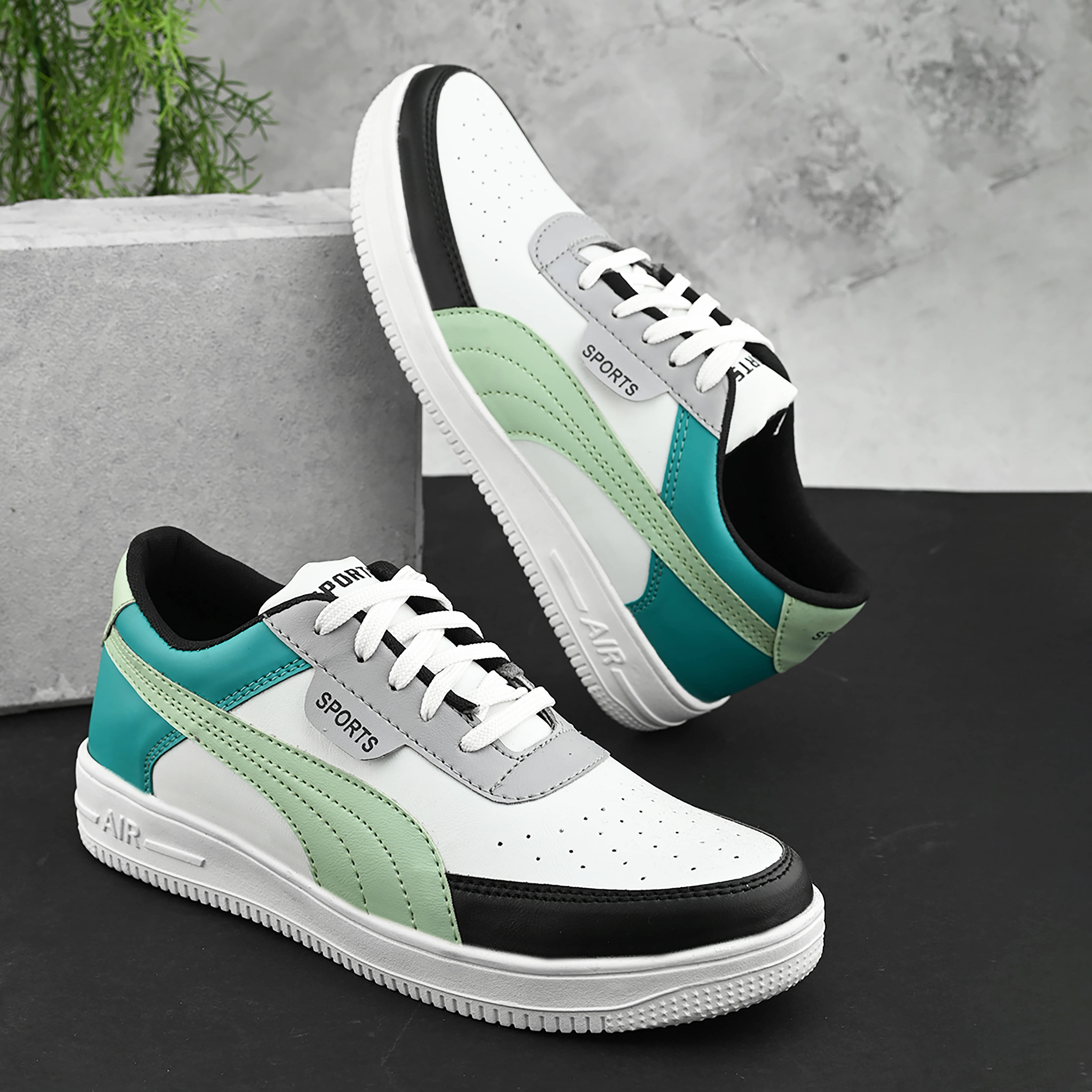     			Groofer Black Men's Sneakers