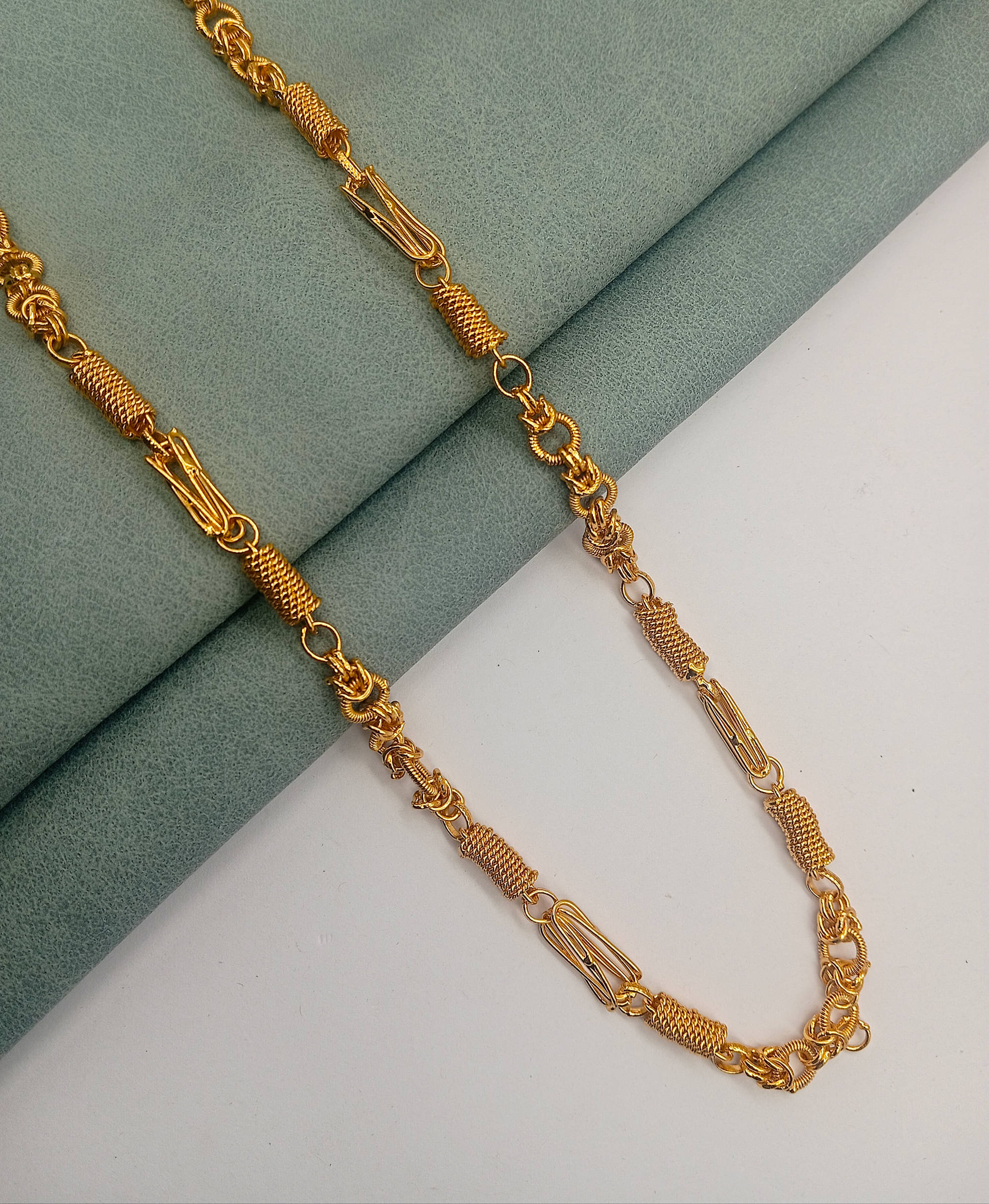 H M PRODUCT Gold Plated Chain ( Set of 1 ) H M PRODUCT Gold Plated Chain ( Set of 1 )