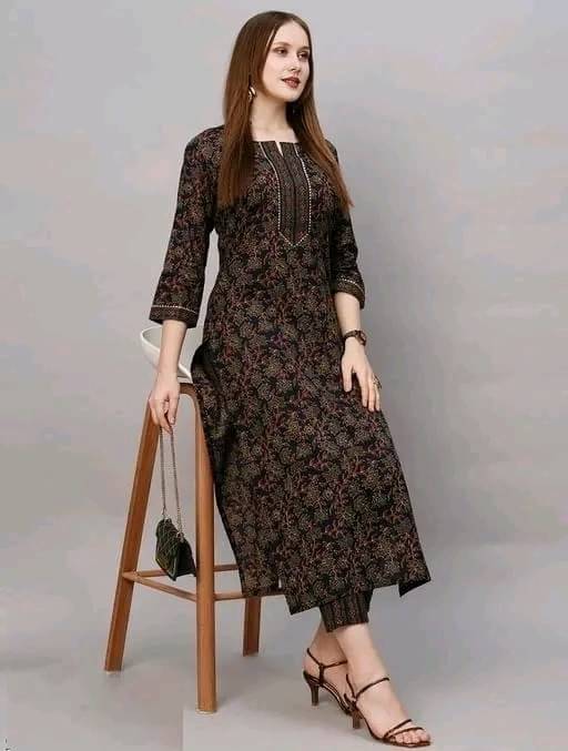 Jivandhara Women Cotton Blend Applique A-line Kurti With Pants ( Black ) Jivandhara Women Cotton Blend Applique A-line Kurti With Pants ( Black )