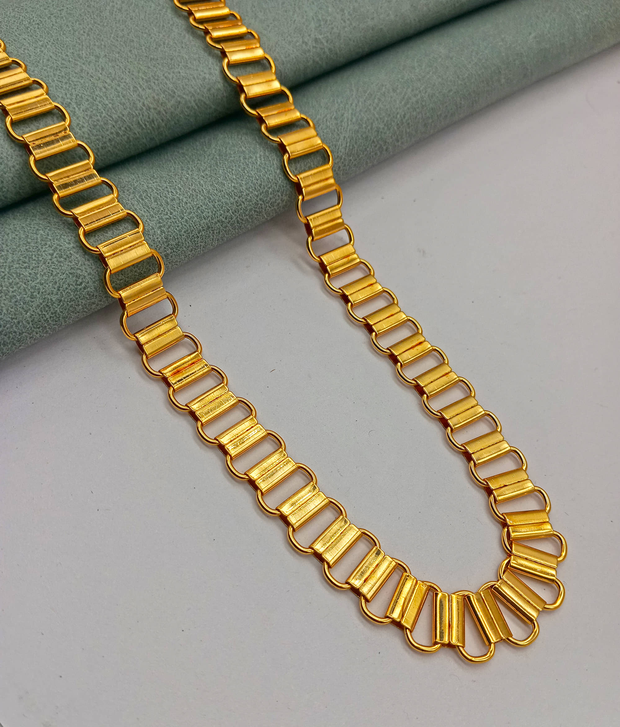 KRIMO Gold Plated Chain ( Set of 1 )