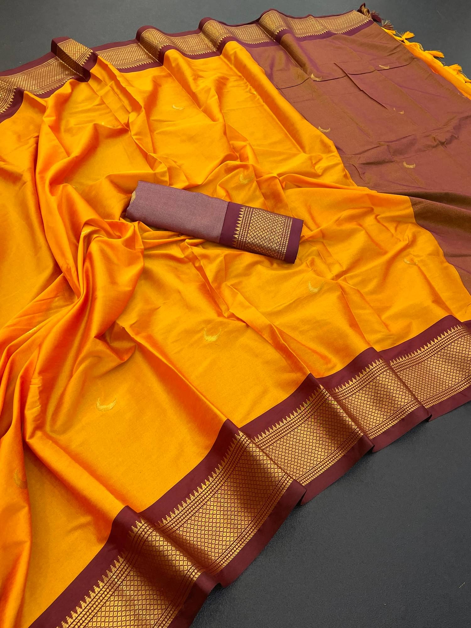     			FAB SILK Cotton Silk Embellished Banarasi saree With Unstitched Blouse Piece ( Multicolor 12 )