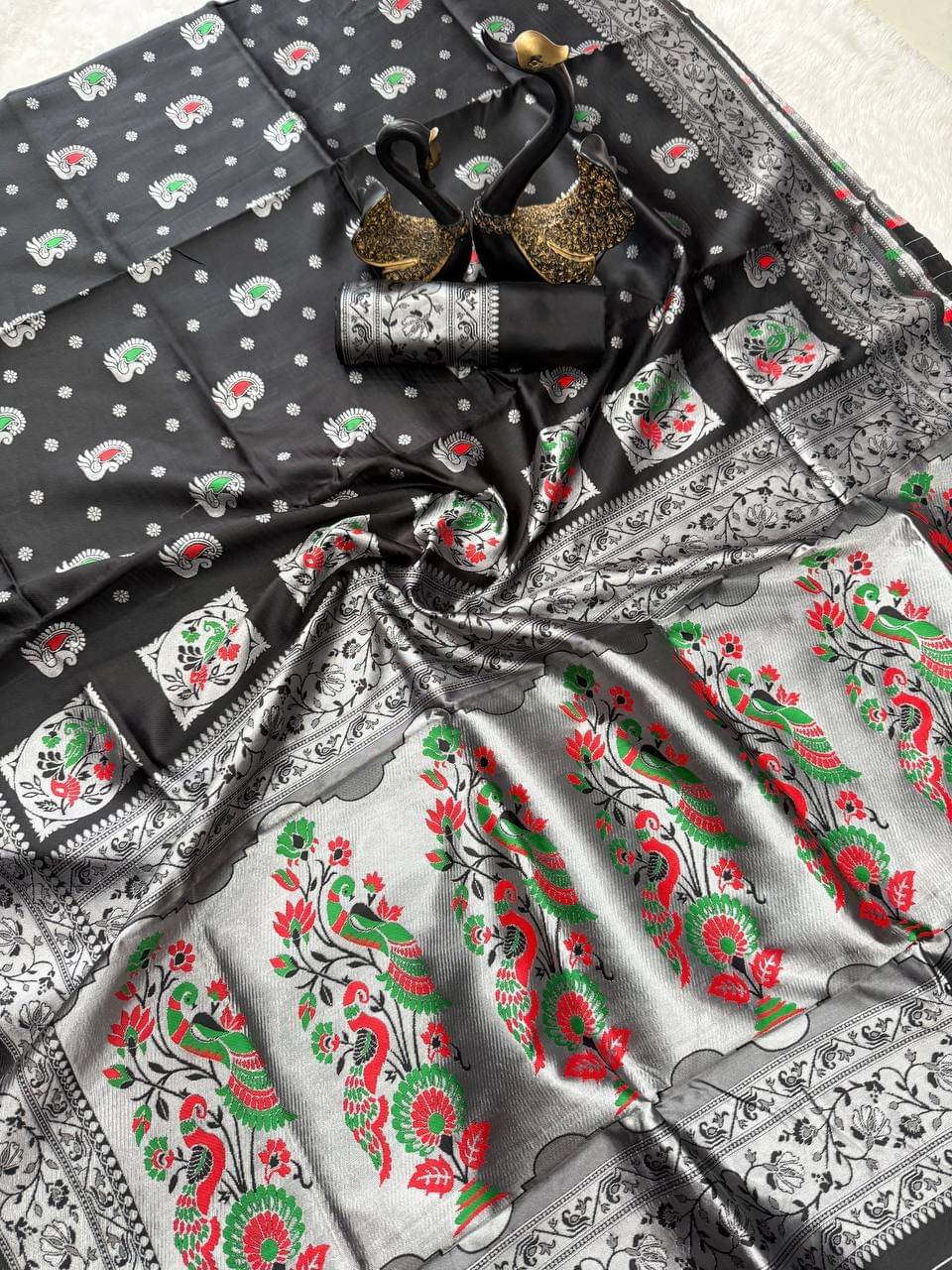 HB VENTURE Art Silk Applique Banarasi saree With Unstitched Blouse Piece ( Black ) HB VENTURE Art Silk Applique Banarasi saree With Unstitched Blouse Piece ( Black )