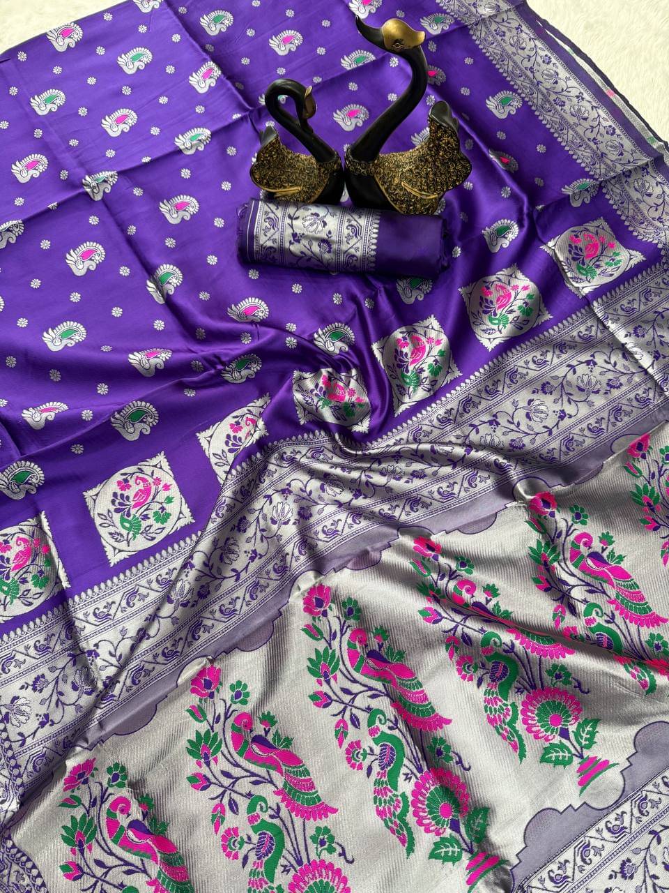 HB VENTURE Art Silk Applique Banarasi saree With Unstitched Blouse Piece ( Purple ) HB VENTURE Art Silk Applique Banarasi saree With Unstitched Blouse Piece ( Purple )