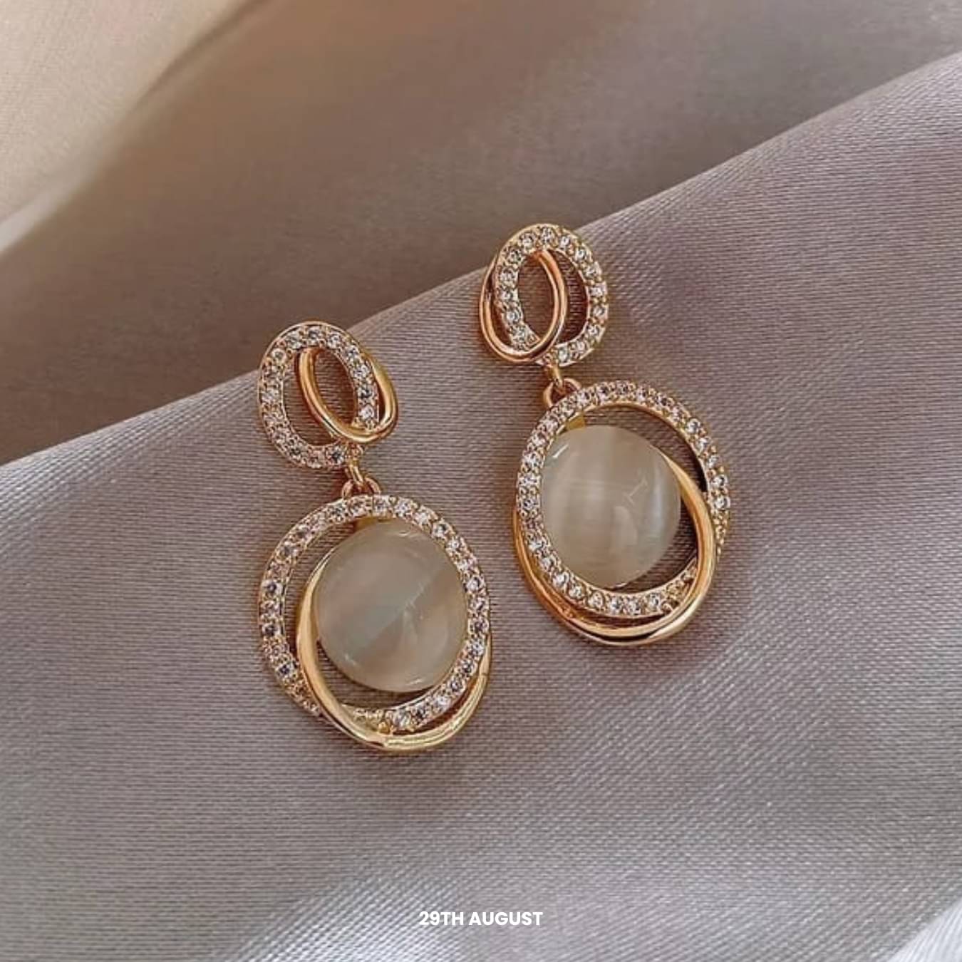     			ONUYX Gold Stud Earrings ( Pack of 1 )