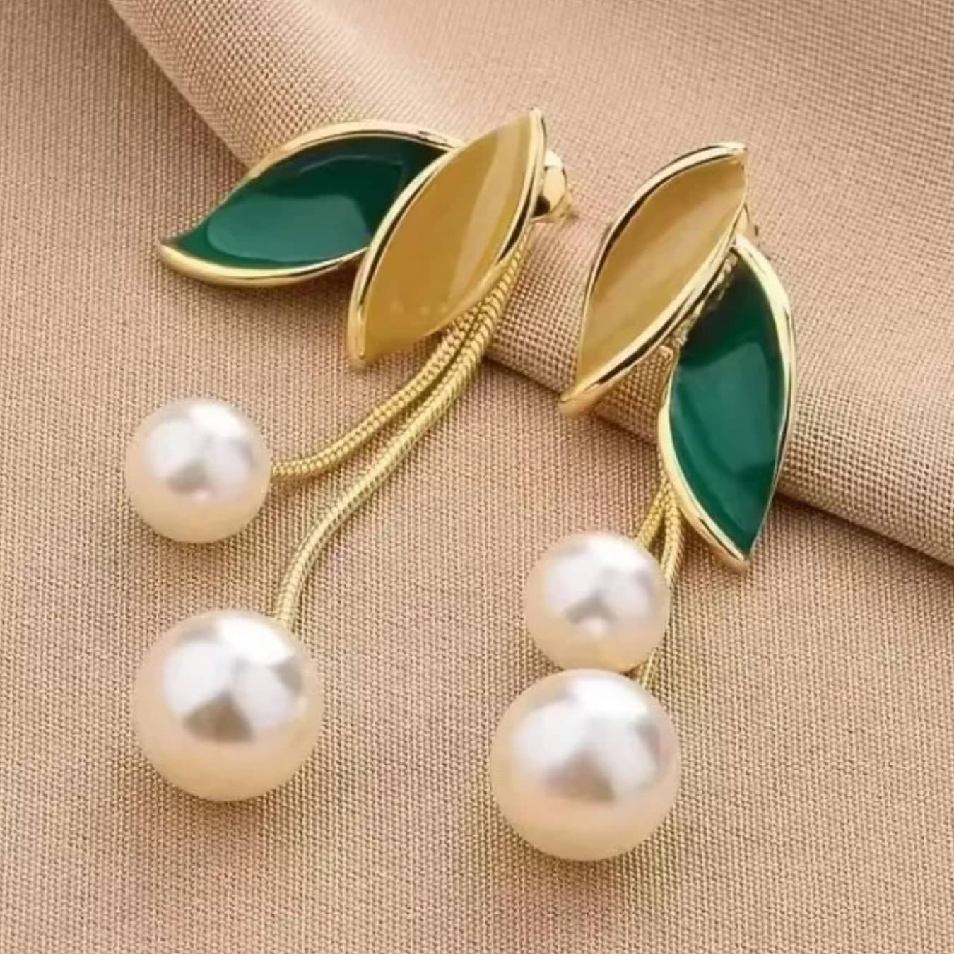     			ONUYX Green Stud Earrings ( Pack of 1 )