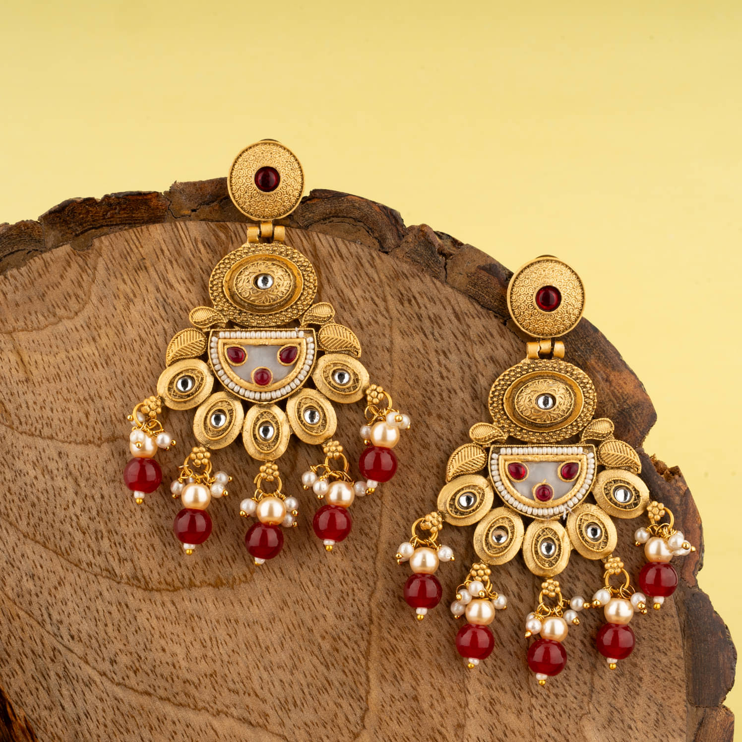     			Rhosyn Red Drop Earrings ( Pack of 1 )