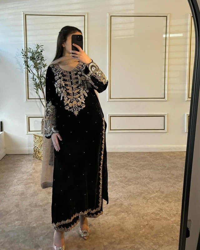 piludi Women Georgette Embroidered Straight Kurti With Pants ( Black ) piludi Women Georgette Embroidered Straight Kurti With Pants ( Black )