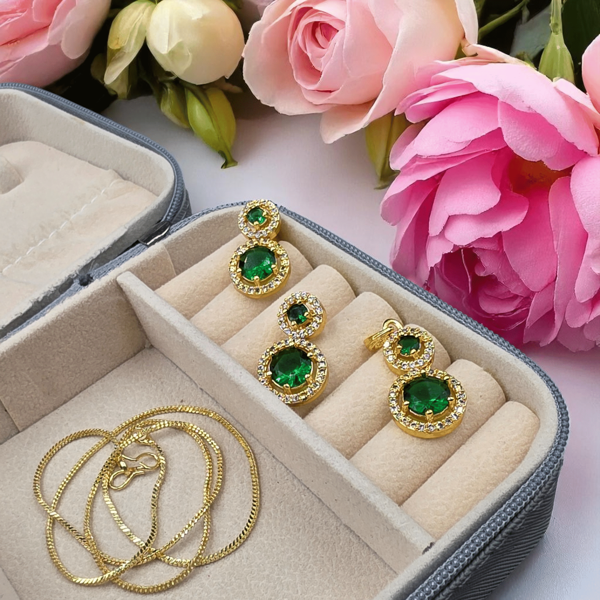     			Charms Green Pendant set ( Pack of 1 )