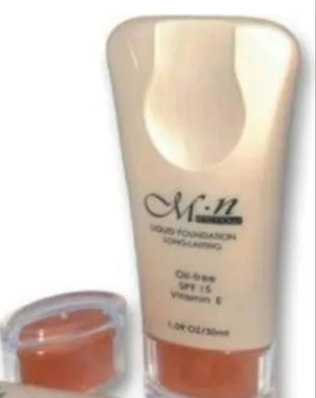     			Generic Matte Cream For All Skin Types Skin Light Foundation Pack of 1