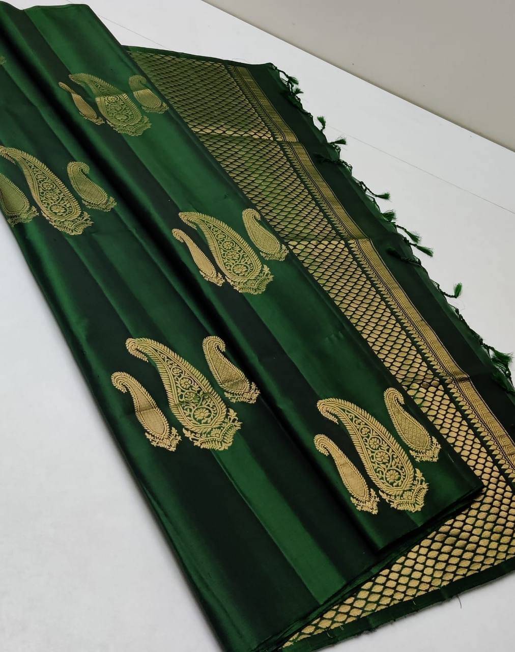     			SHIRODHARI Art Silk Woven Kanjeevaram Sarees With Unstitched Blouse Piece ( Green )