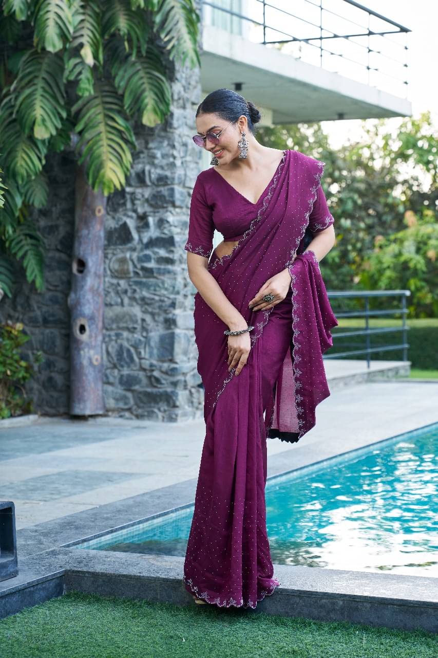     			SHIRODHARI Silk Blend Solid Ilkal Saree With Unstitched Blouse Piece ( Wine )