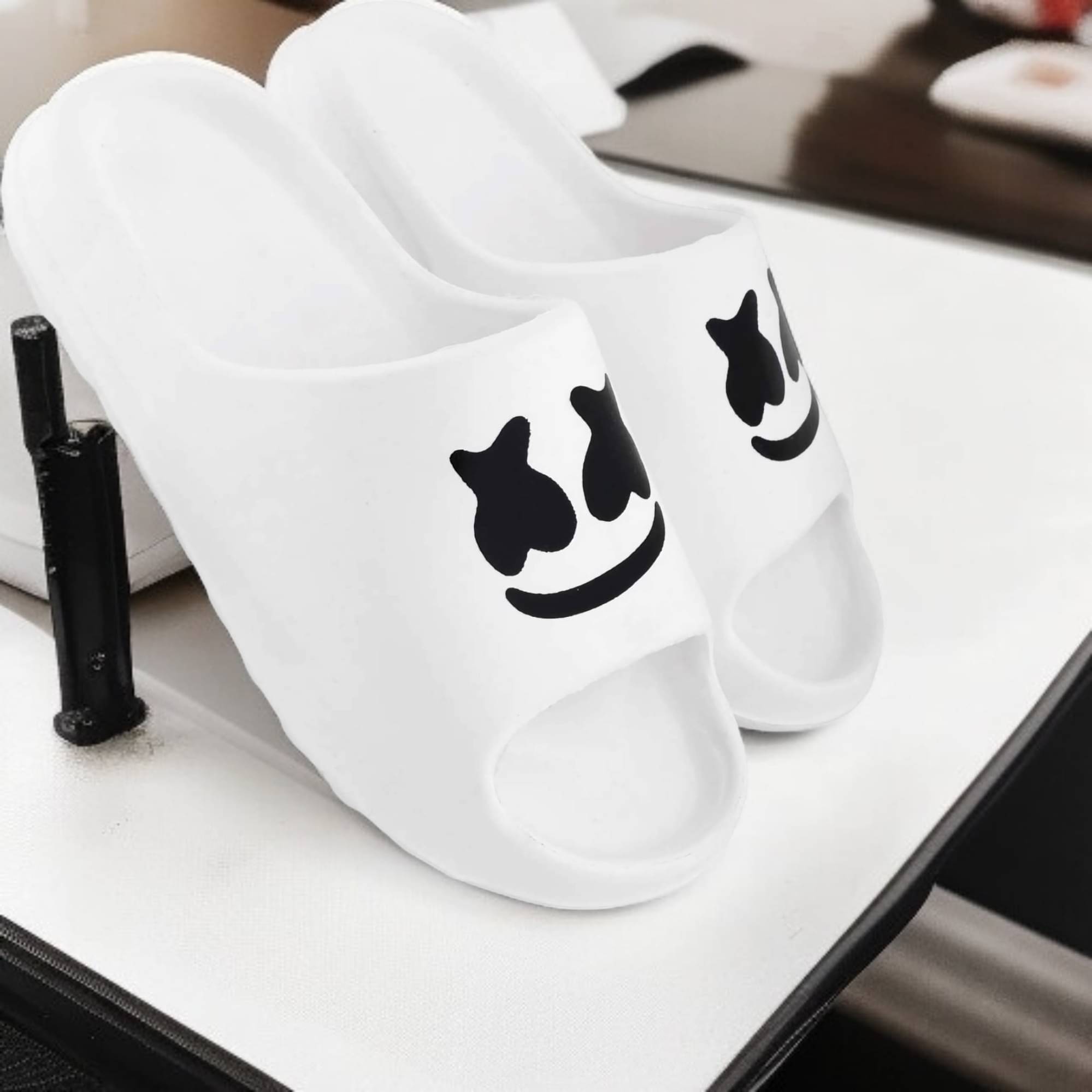     			rishXation White Men's Slide Flip Flop