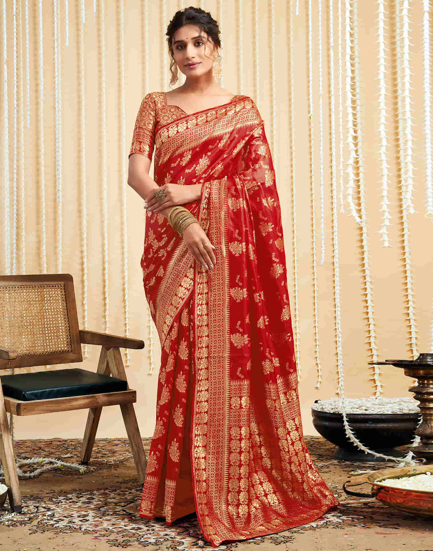     			Pheasant Jacquard Woven Saree With Unstitched Blouse Piece ( Red )