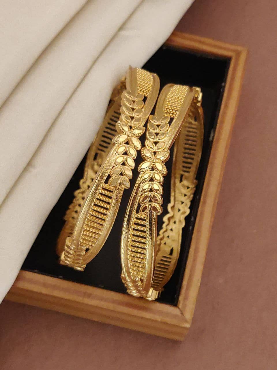 Shivay Fashion Gold Bangle ( Pack of 1 ) - Bangles & Bracelets | Buy online on ZillyBuy