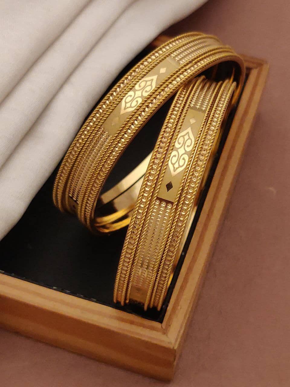 Shivay Fashion Gold Bangle ( Pack of 1 ) - Bangles & Bracelets | Buy online on ZillyBuy