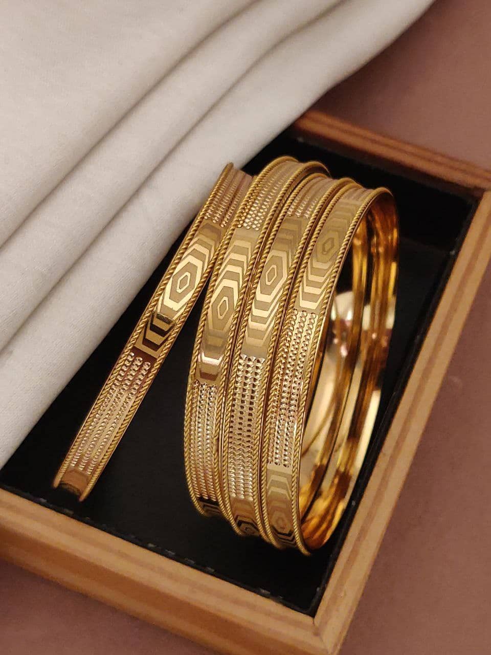 Shivay Fashion Gold Bangle ( Pack of 1 ) - Bangles & Bracelets | Buy online on ZillyBuy