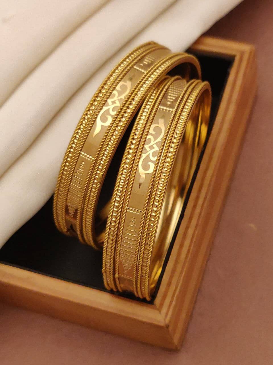 Shivay Fashion Gold Bangle ( Pack of 1 ) - Bangles & Bracelets | Buy online on ZillyBuy