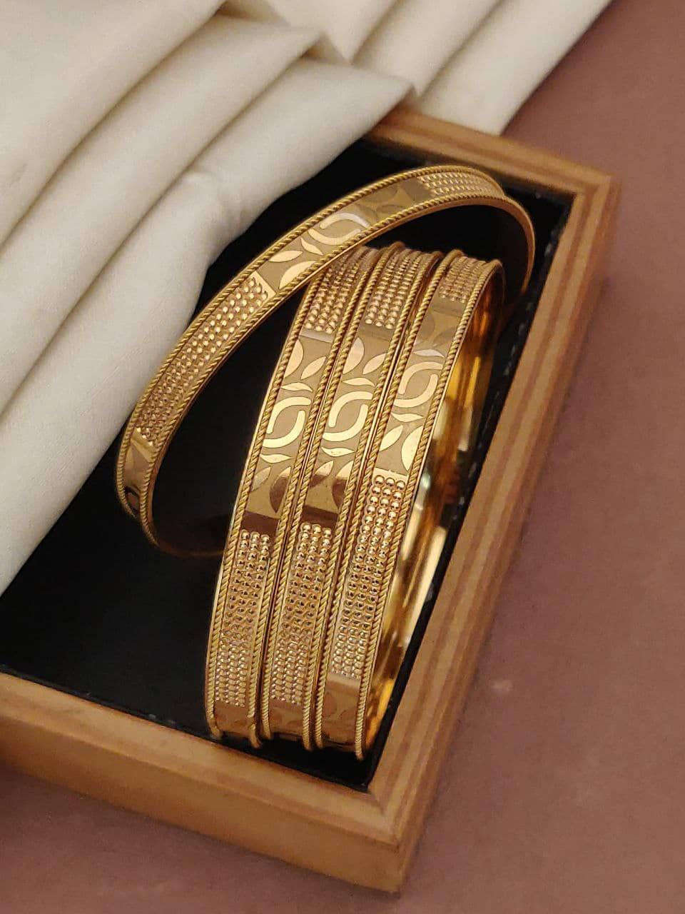 Shivay Fashion Gold Bangle ( Pack of 1 ) - Bangles & Bracelets | Buy online on ZillyBuy
