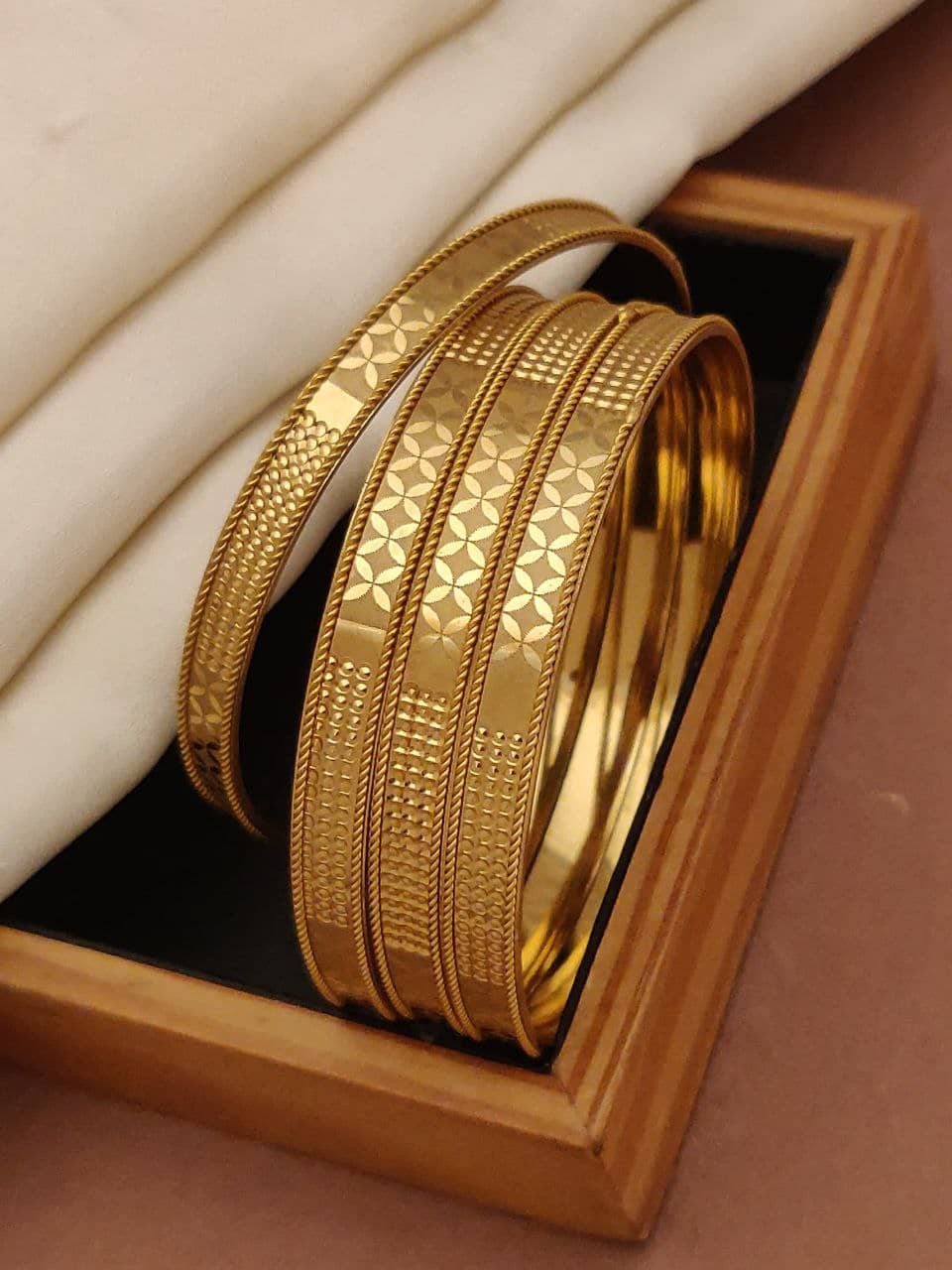 Shivay Fashion Gold Bangle ( Pack of 1 ) - Bangles & Bracelets | Buy online on ZillyBuy