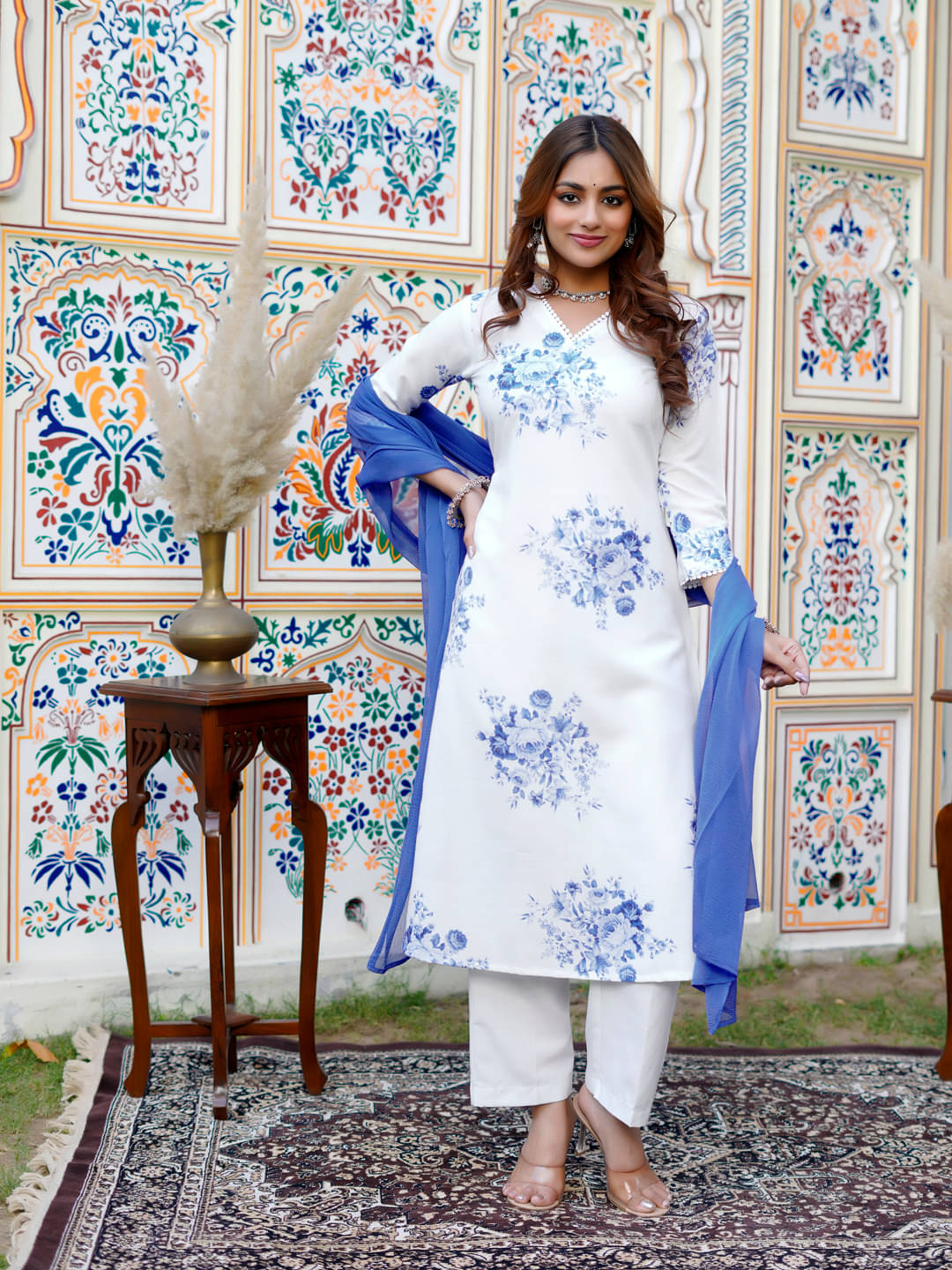     			VIBE VISION Women Viscose Self Design Straight Kurti With Pants ( White )