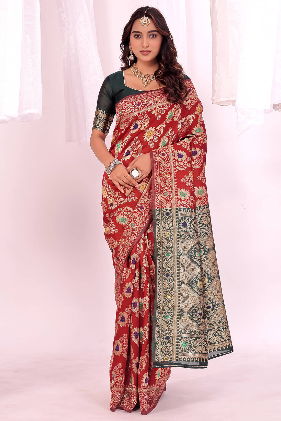     			Vkaran Art Silk Solid Saree With Unstitched Blouse Piece ( Maroon )