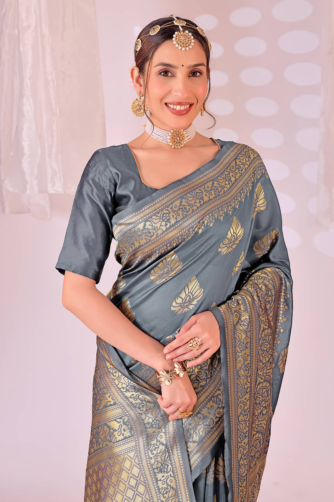     			Vkaran Art Silk Solid Saree With Unstitched Blouse Piece ( Grey )