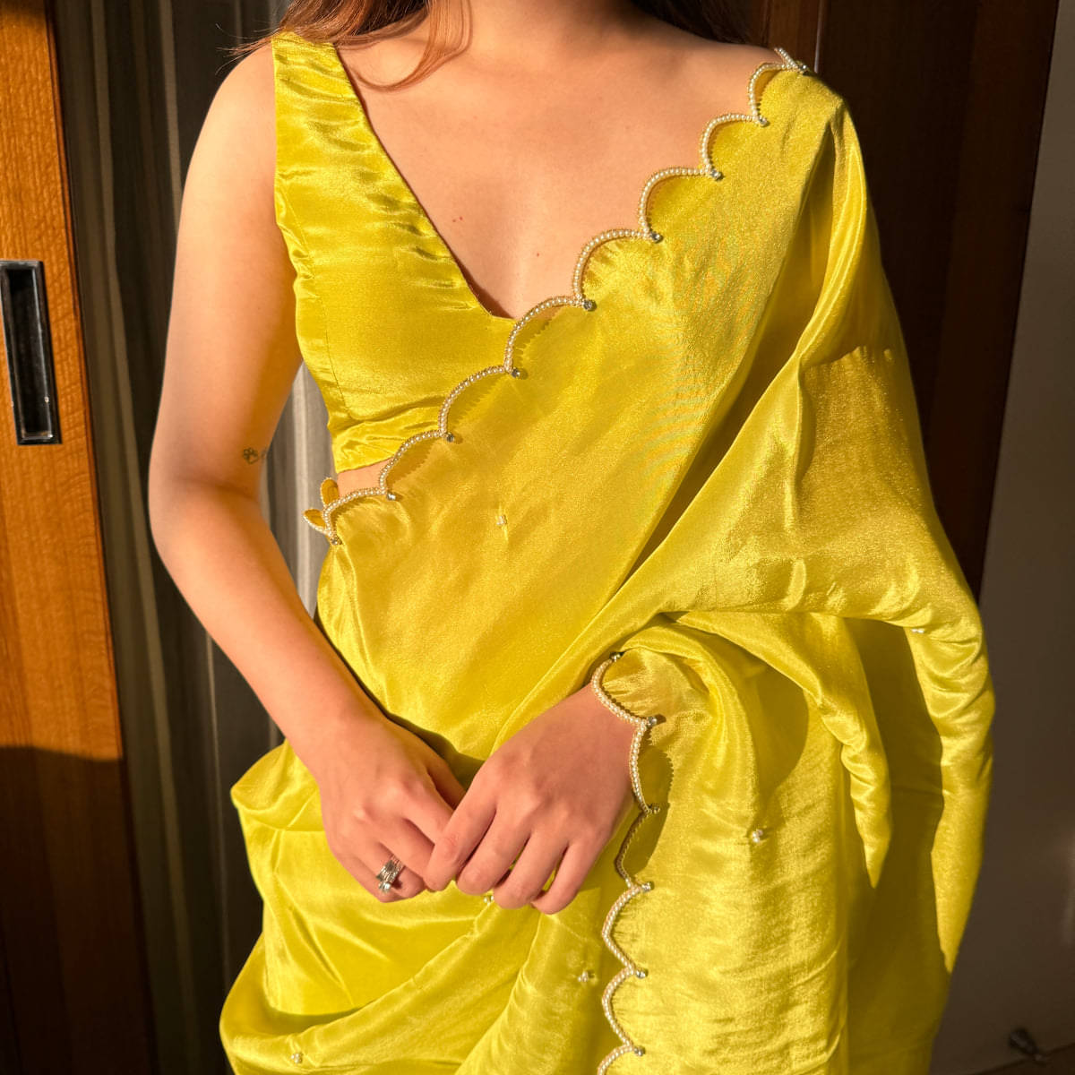    			JINAL & JINAL Organza Embroidered Chikankari Saree With Unstitched Blouse Piece ( Fluorescent Green )