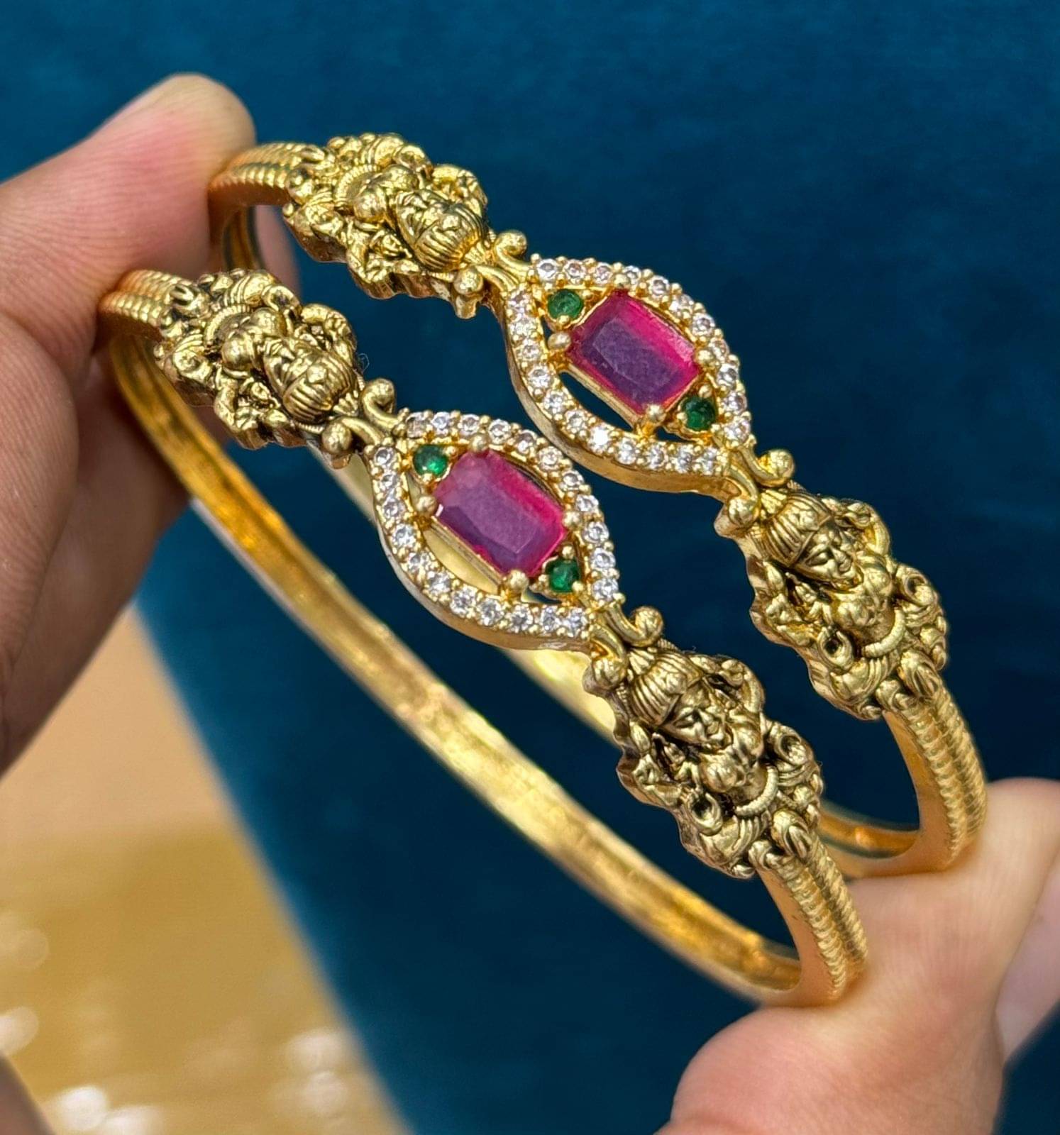 charming luxe jewel Gold Bangle Set ( Pack of 1 )     			charming luxe jewel Gold Bangle Set ( Pack of 1 )