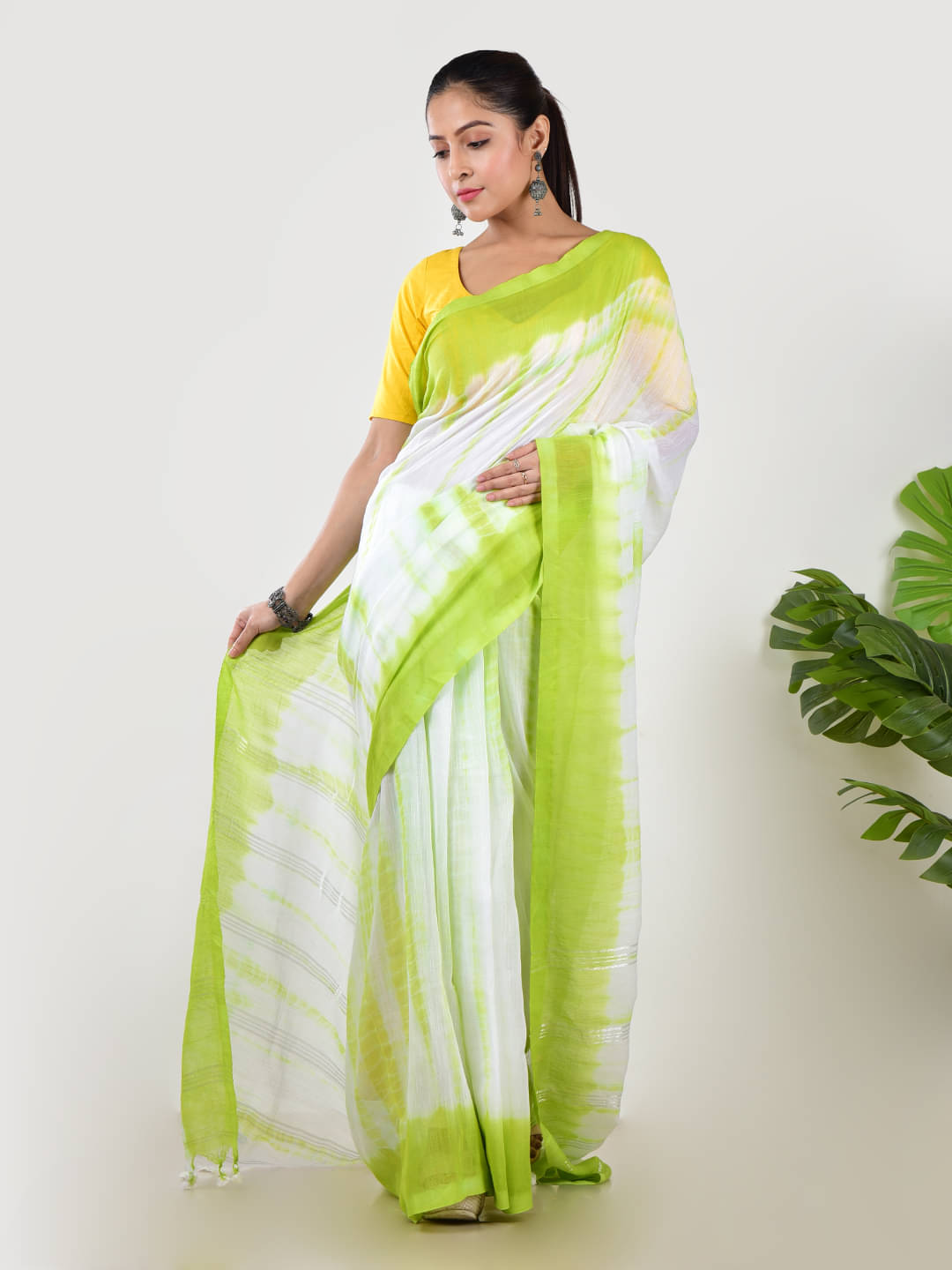 Aakar Cotton Self Design Saree Without Blouse Piece ( Green ) Aakar Cotton Self Design Saree Without Blouse Piece ( Green )