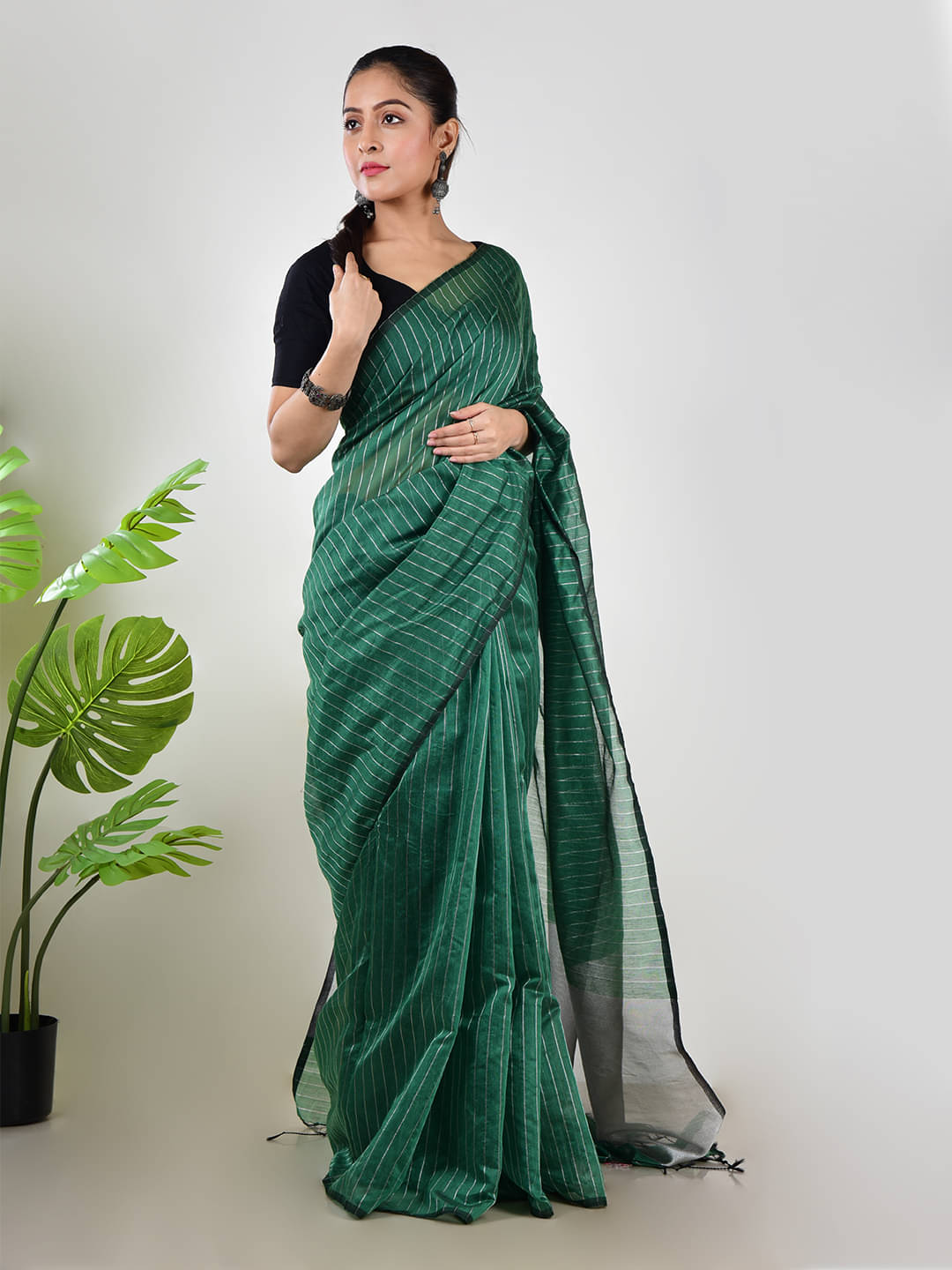 Aakar Linen Self Design Saree Without Blouse Piece ( Green ) Aakar Linen Self Design Saree Without Blouse Piece ( Green )