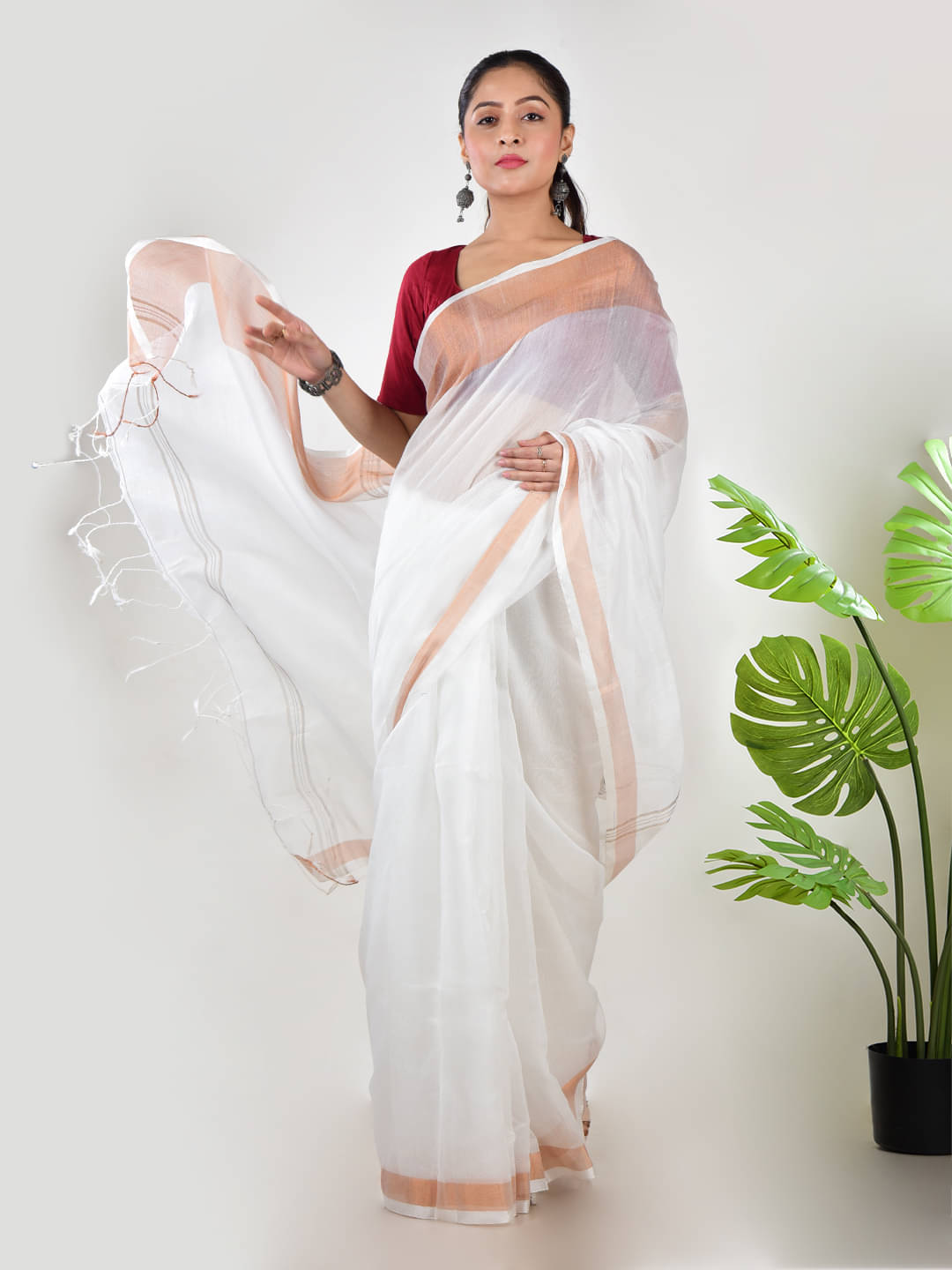 Aakar Linen Self Design Saree Without Blouse Piece ( White ) Aakar Linen Self Design Saree Without Blouse Piece ( White )