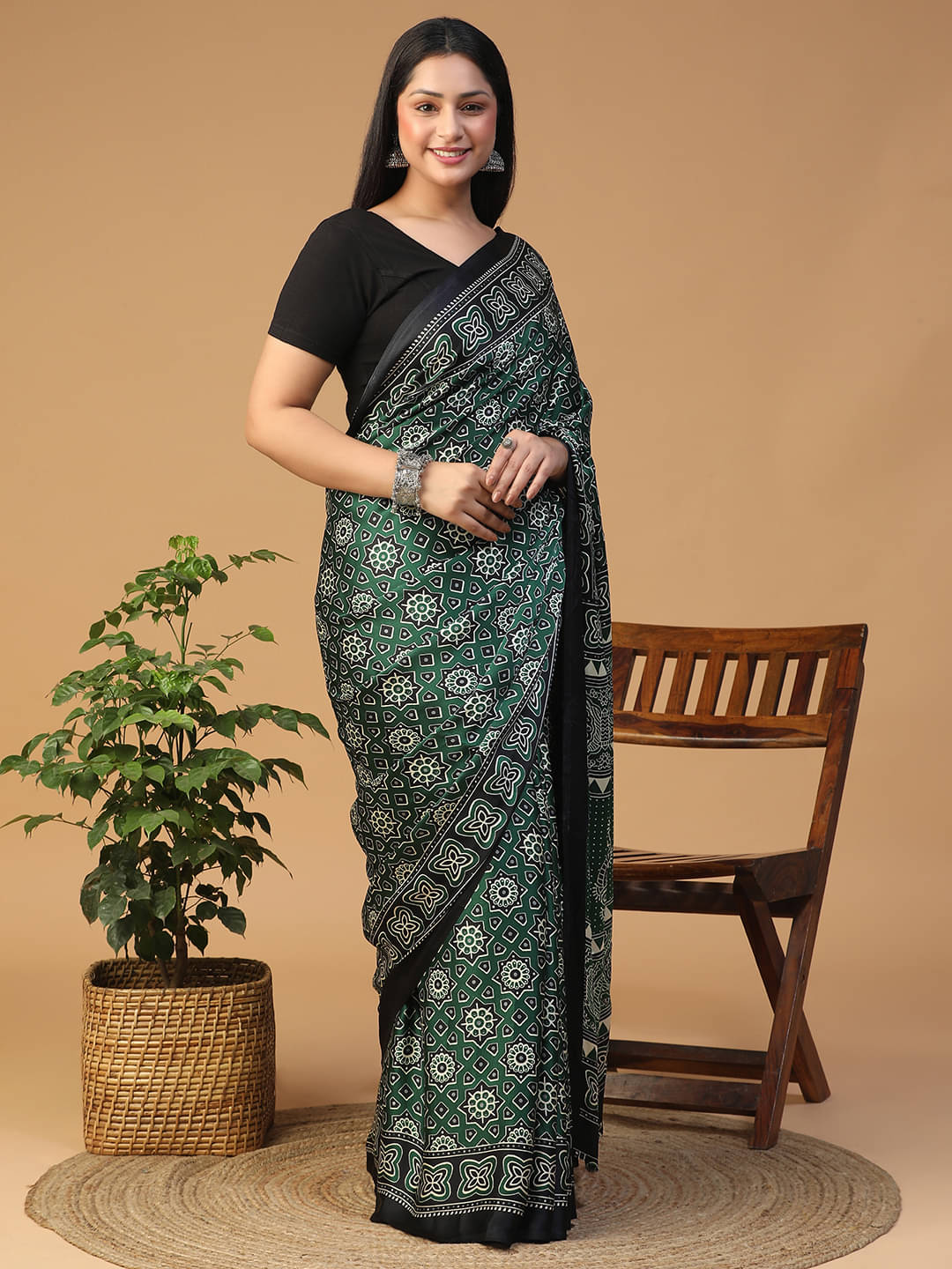     			Baloobi Cotton Blend Printed Saree With Unstitched Blouse Piece ( Green,Blue )