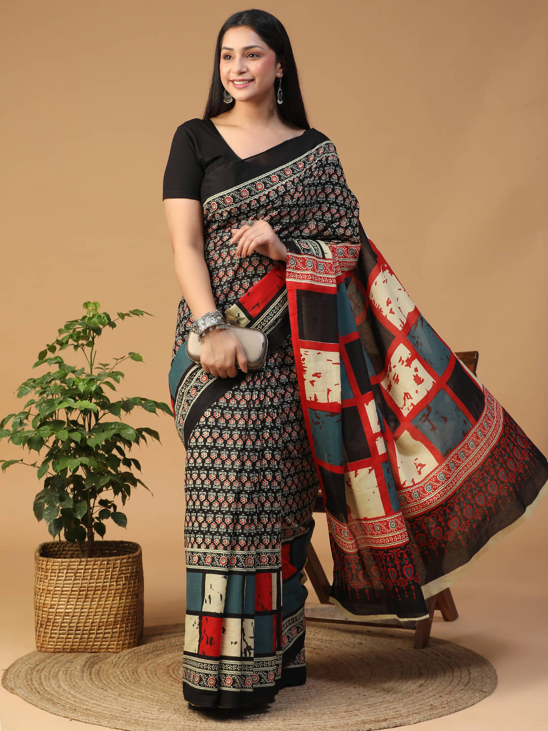     			Baloobi Cotton Blend Printed Saree With Unstitched Blouse Piece ( Multicolor )