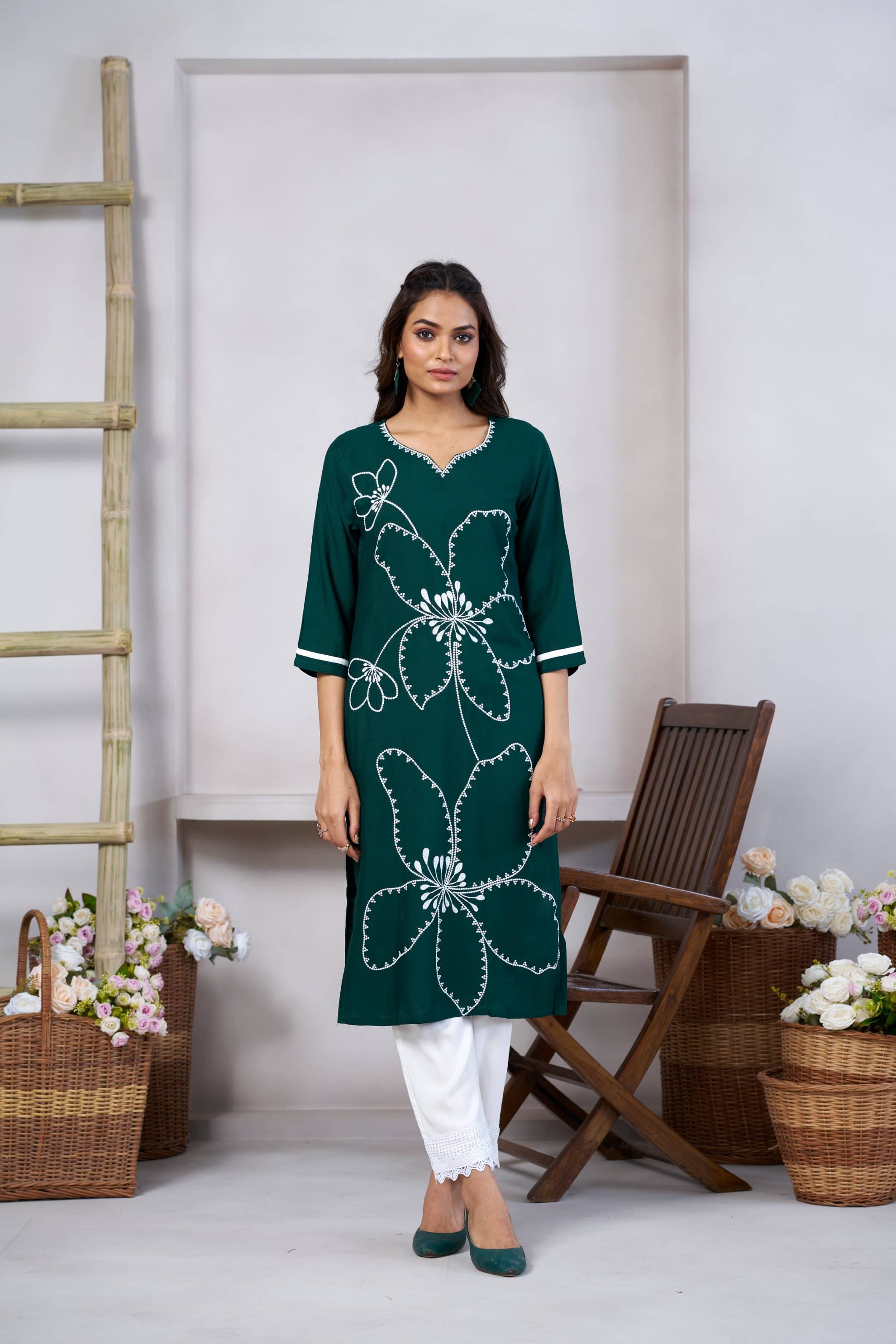 CYNOR Women Viscose Rayon Self Design Straight Kurti ( Green ) CYNOR Women Viscose Rayon Self Design Straight Kurti ( Green )