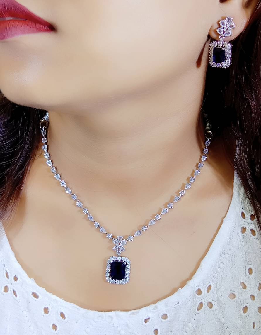     			Ladymania Blue Alloy Necklace Set ( Pack of 1 )