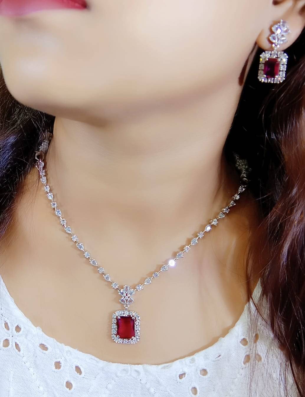     			Ladymania Red Alloy Necklace Set ( Pack of 1 )