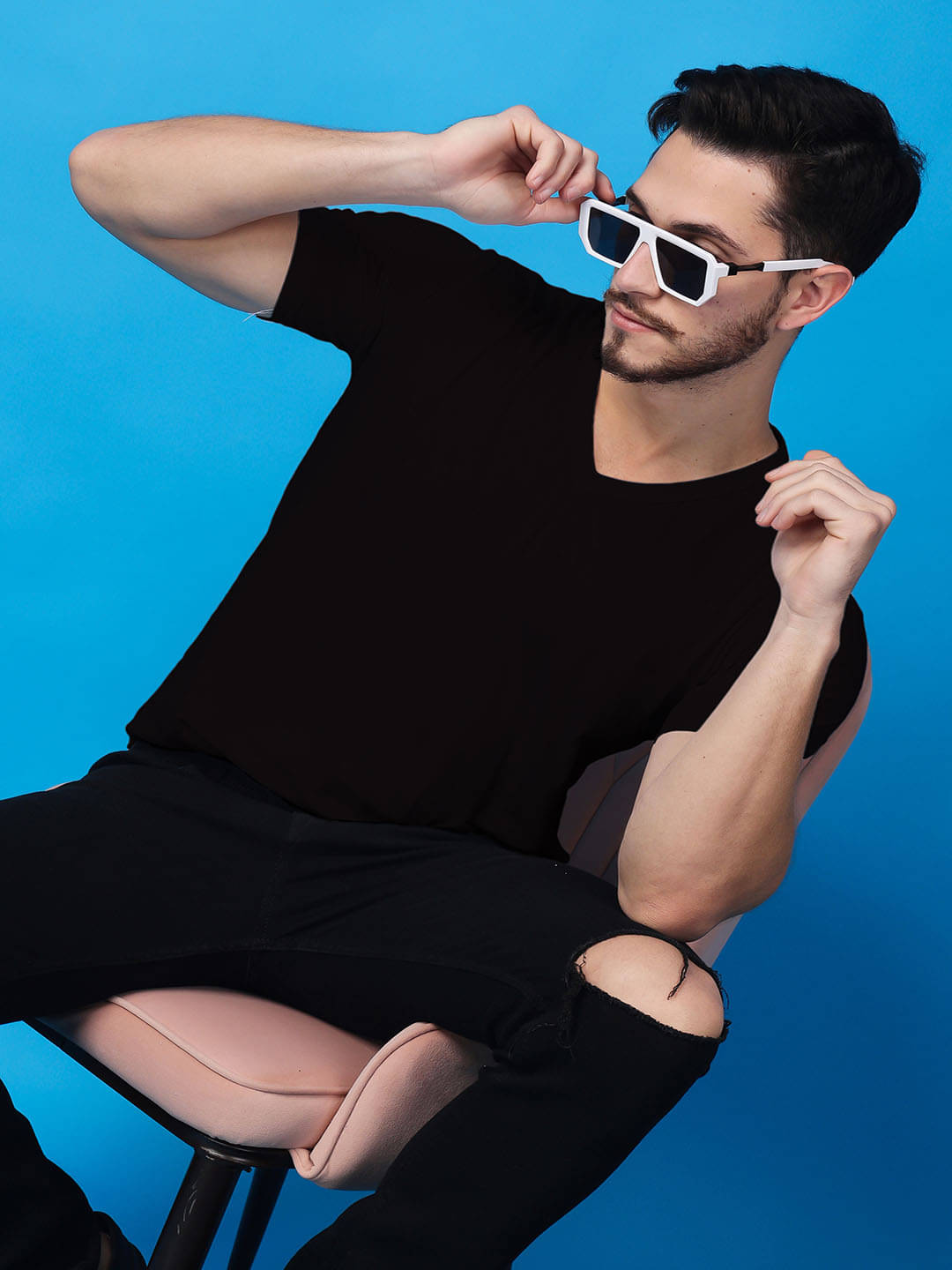     			SWIFTLY Men Cotton Regular Fit Solid T-Shirt ( Black )