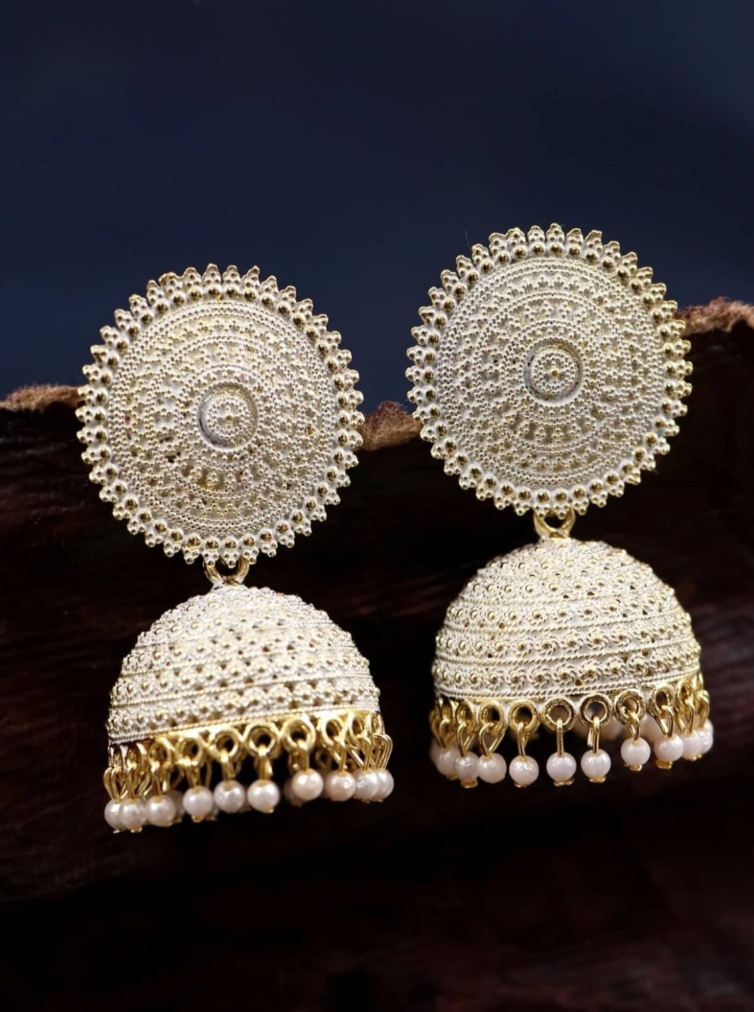    			Shree Ju White Jhumki Earrings ( Pack of 1 )