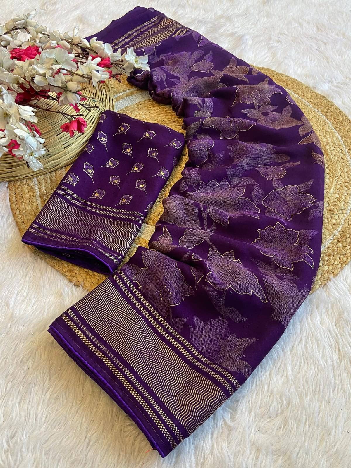 VAANISRI Crepe Printed Saree With Unstitched Blouse Piece ( Lavender ) VAANISRI Crepe Printed Saree With Unstitched Blouse Piece ( Lavender )