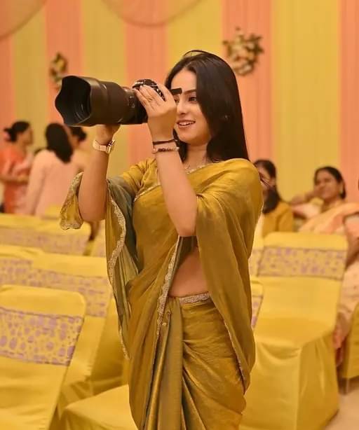 Zumizo Zimmy Choo Self Design Saree With Unstitched Blouse Piece ( Gold ) Zumizo Zimmy Choo Self Design Saree With Unstitched Blouse Piece ( Gold )