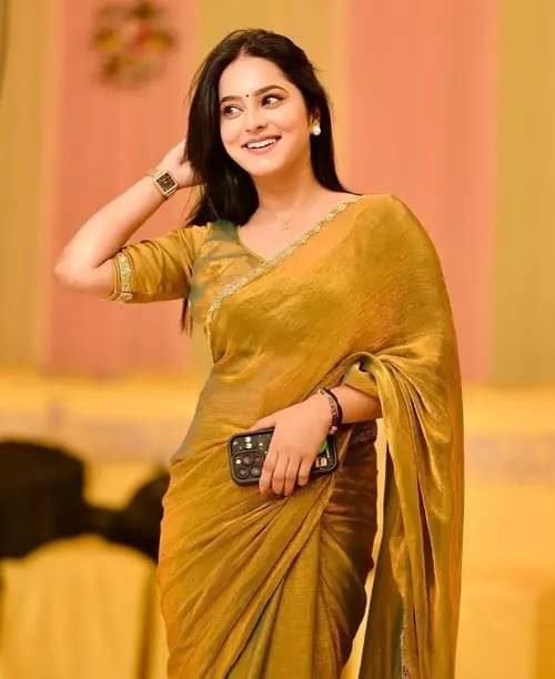 Zumizo Zimmy Choo Self Design Saree With Unstitched Blouse Piece ( Gold ) Zumizo Zimmy Choo Self Design Saree With Unstitched Blouse Piece ( Gold )