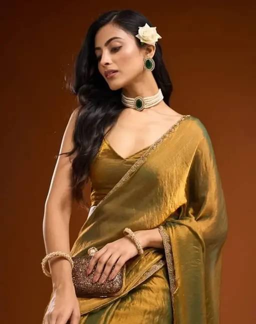     			Zumizo Zimmy Choo Self Design Saree With Unstitched Blouse Piece ( Gold )