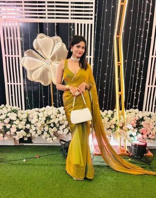 Zumizo Zimmy Choo Self Design Saree With Unstitched Blouse Piece ( Gold ) Zumizo Zimmy Choo Self Design Saree With Unstitched Blouse Piece ( Gold )
