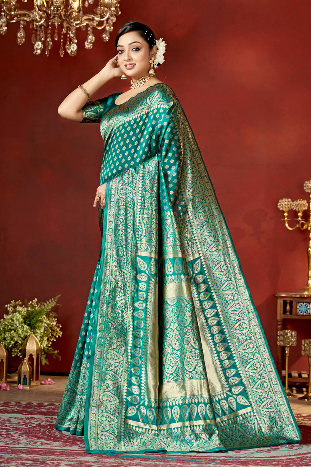     			Zumizo Silk Blend Woven Banarasi saree With Unstitched Blouse Piece ( Green )