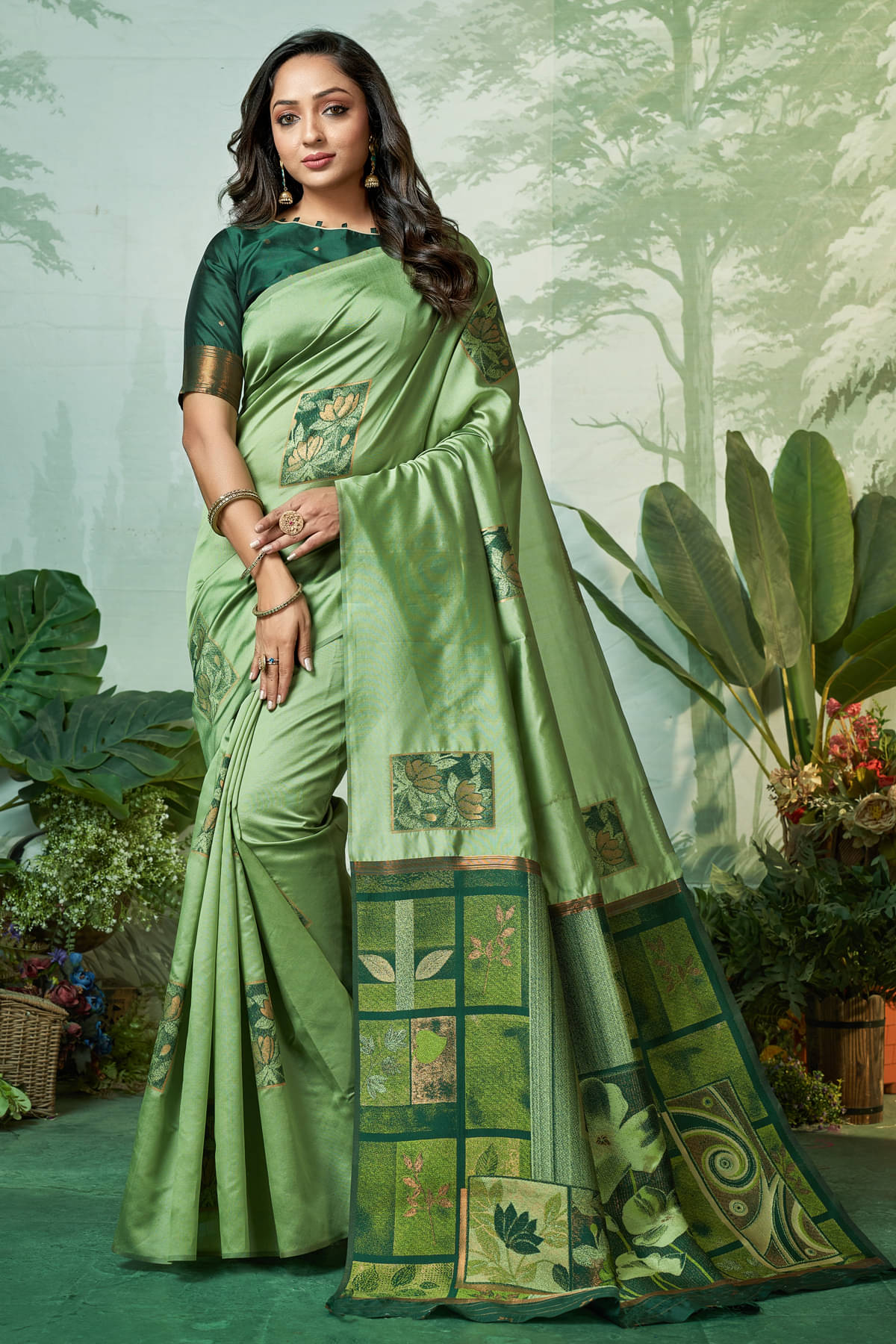 Zumizo Silk Blend Woven Banarasi saree With Unstitched Blouse Piece ( Green ) Zumizo Silk Blend Woven Banarasi saree With Unstitched Blouse Piece ( Green )