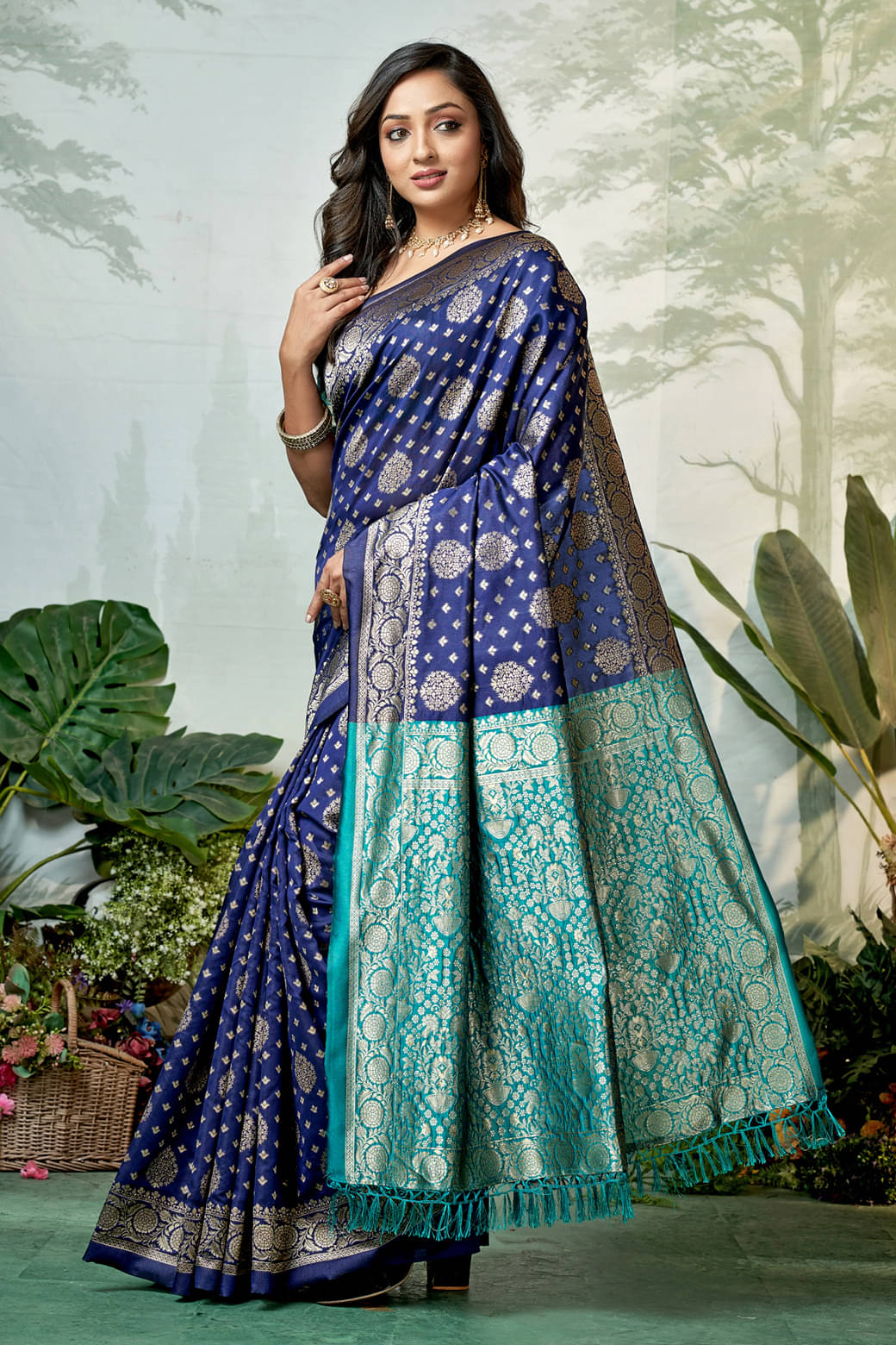 Zumizo Silk Blend Woven Banarasi saree With Unstitched Blouse Piece ( Teal ) Zumizo Silk Blend Woven Banarasi saree With Unstitched Blouse Piece ( Teal )