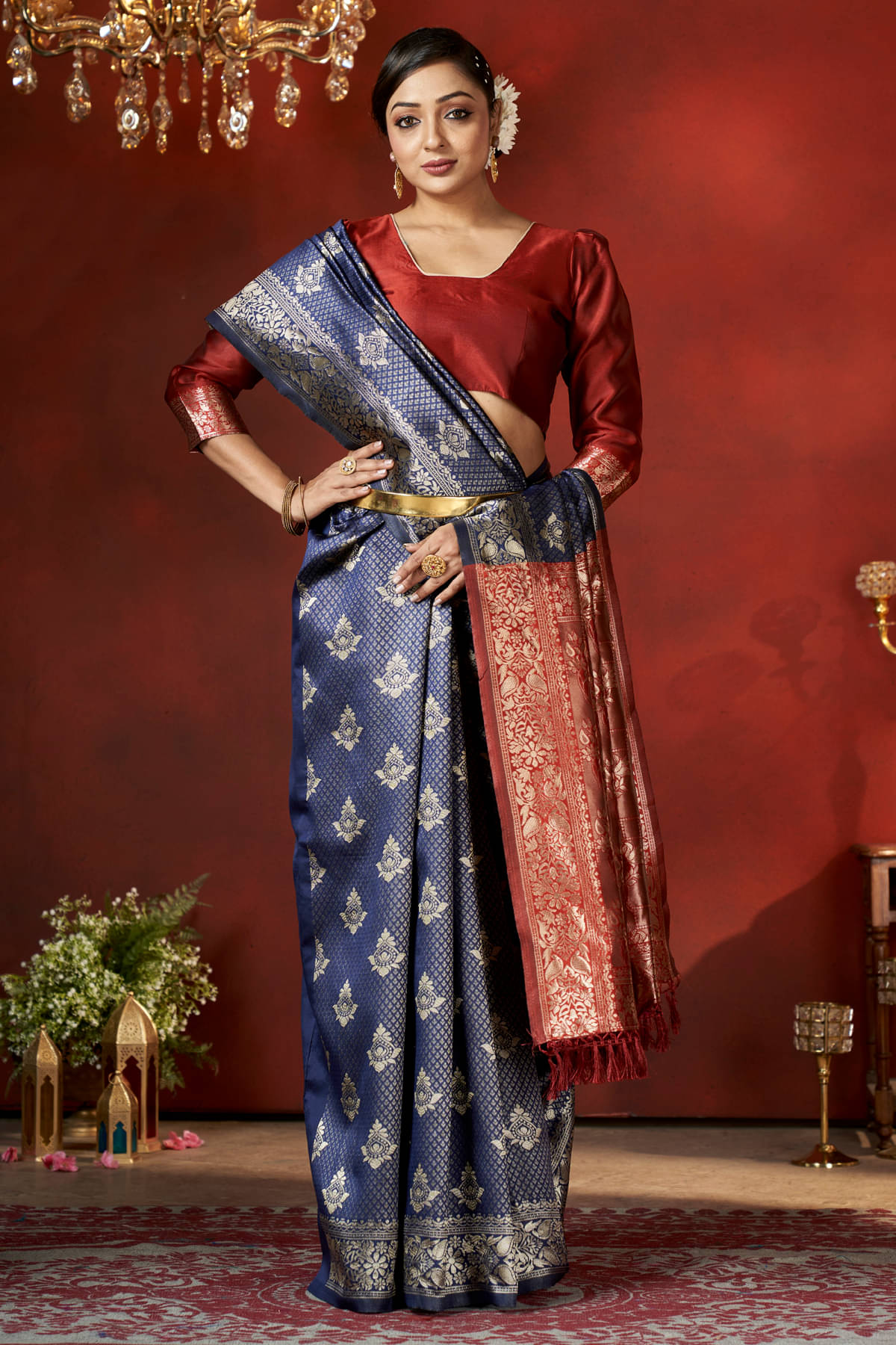     			Zumizo Silk Blend Woven Banarasi saree With Unstitched Blouse Piece ( Navy Blue )