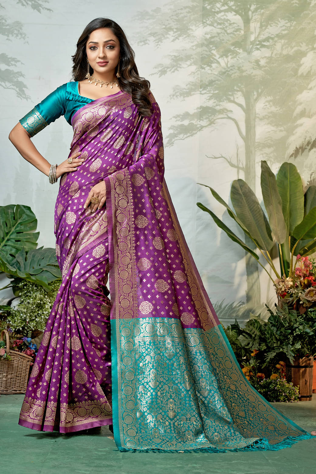     			Zumizo Silk Blend Woven Banarasi saree With Unstitched Blouse Piece ( Purple )